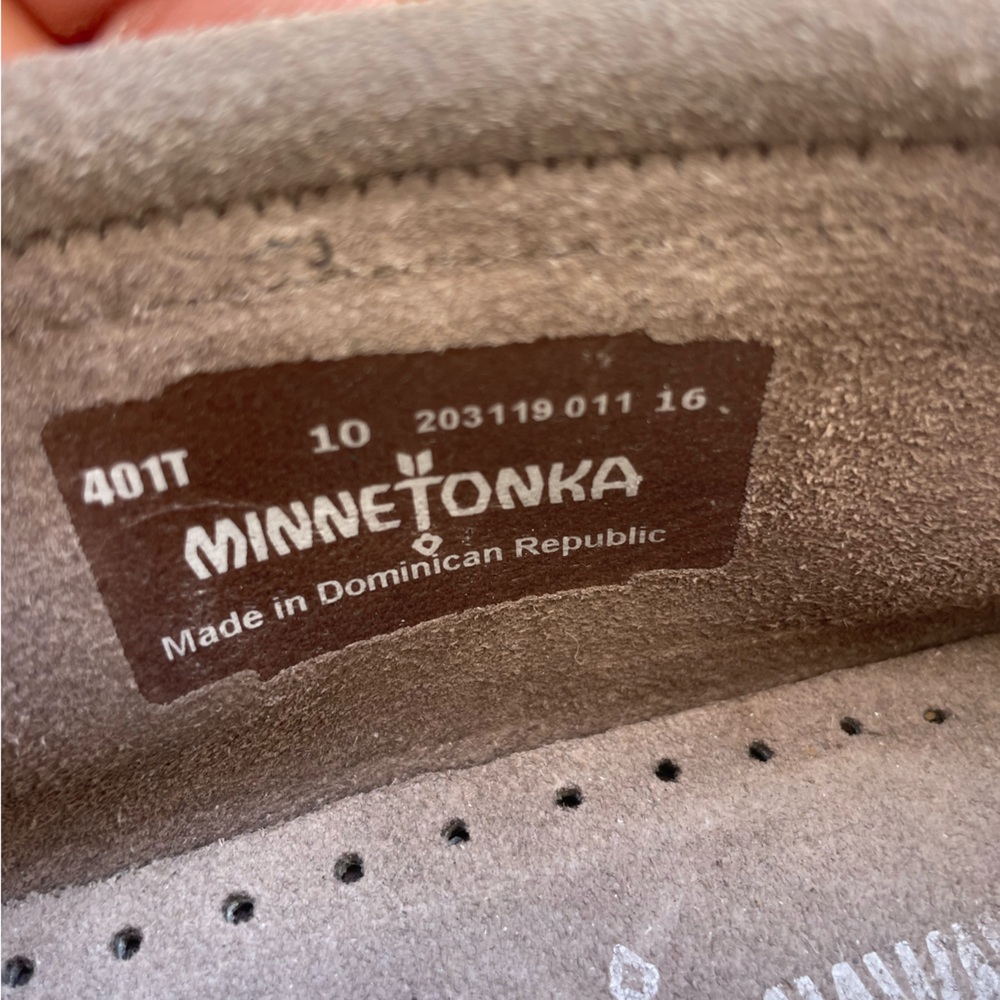 AMAZING ~LADIES TAUPE SUEDE LEATHER MINNETONKA DRIVING MOCCASINS SHOE~SZ 10 - Picture 5 of 10